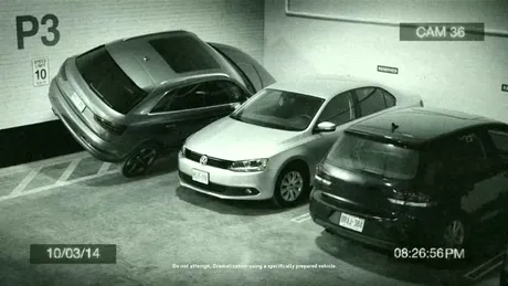 Audi Q3 parchează şi pe pereţi. Gafă sau reclamă genială a nemţilor?