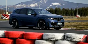 BMW iX3 va fi disponibil într-o versiune mai accesibilă. Varianta iX3 40, disponibilă din vară în România