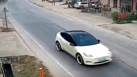 O mașină Tesla a scapăt de sub control și a provocat o tragedie în China (VIDEO)