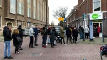 Are JOBUL PERFECT: oamenii stau la coadă ca el SĂ-I ÎNJURE!