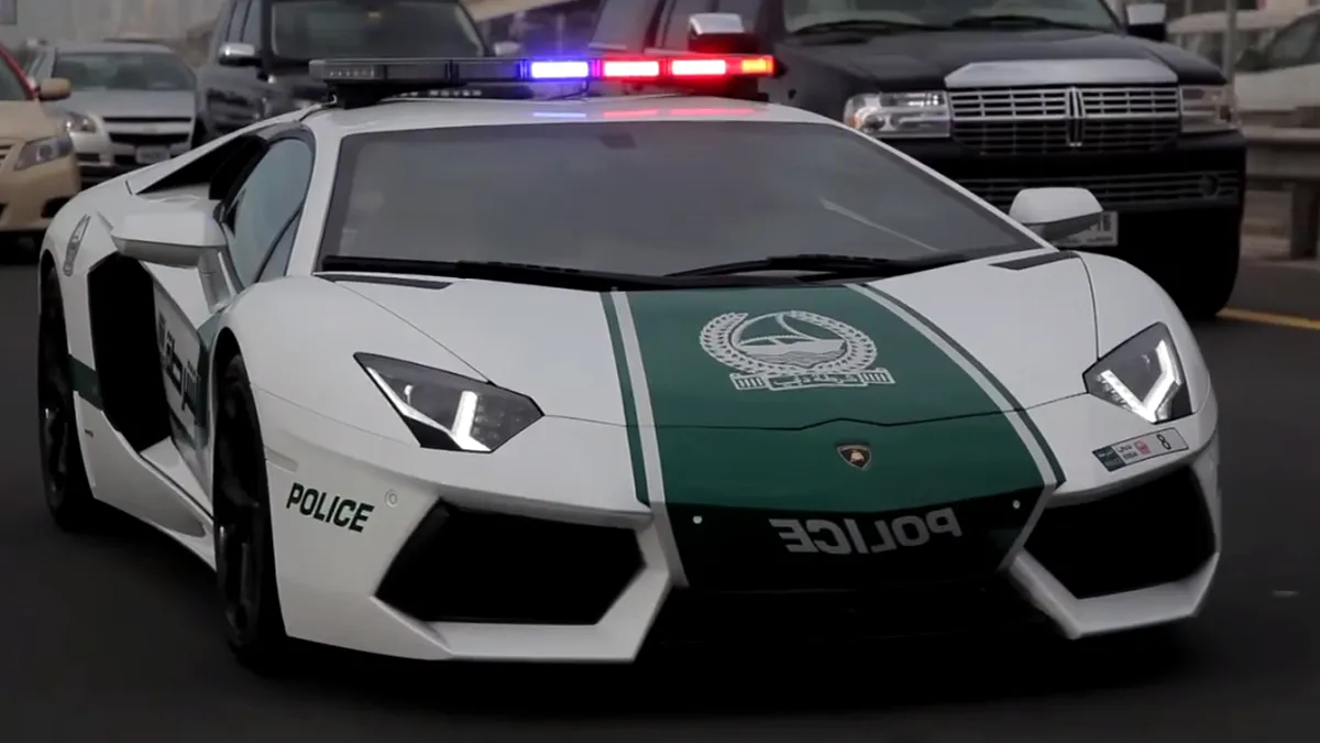 VIDEO-FOTO. Super maşinile Poliţiei din Dubai 
