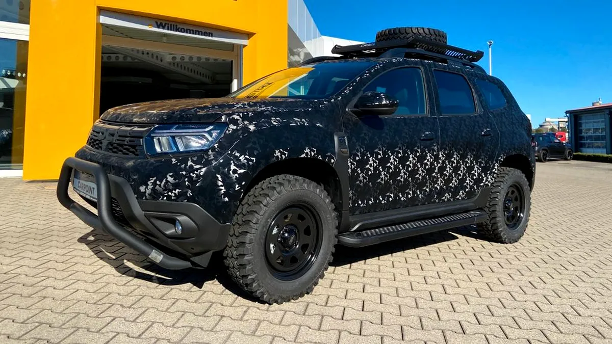 Dacia Duster pregătită pentru expediții în natură. Camuflaj, anvelope de teren și bare de protecție - GALERIE FOTO