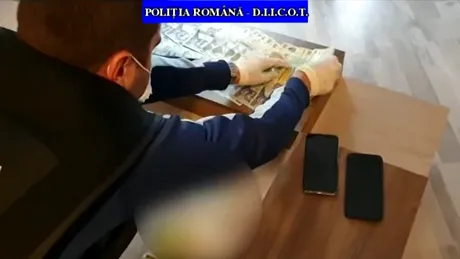 Cât costă un permis auto fals în România. Polițiștii au făcut percheziții pentru destructurarea grupărilor infracționale - VIDEO