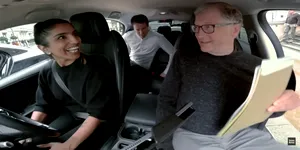 Bill Gates a rămas foarte impresionat după ce a fost condus într-o mașină autonomă pe străzile din Londra – VIDEO