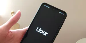 Uber intră și în zona hotelieră, facilitând închirierea de camere de hotel