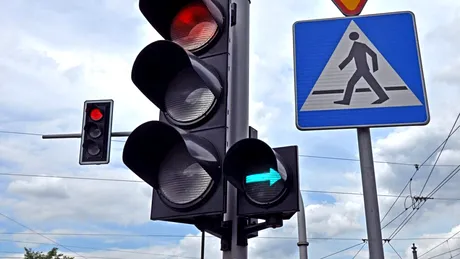2024: Ce pățesc șoferii care blochează banda cu semafor intermitent la dreapta?