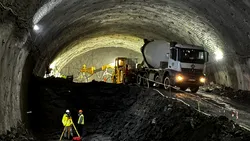 Iarna nu oprește Autostrada A1: Peste 800 de muncitori și 200 de utilaje lucrează la tunelurile Margina-Holdea în plin viscol