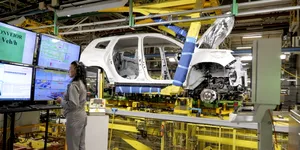 Cum a evoluat industria auto: Câte mașini au construit românii, la Mioveni și Craiova, în 2025