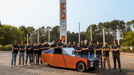 Luminetta, mașina solară creată de studenți care produce mai multă energie decât consumă. Proiectul, susținut de BMW