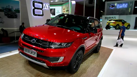 Copia chinezească a lui Range Rover Evoque a fost lansată lângă… Range Rover Evoque