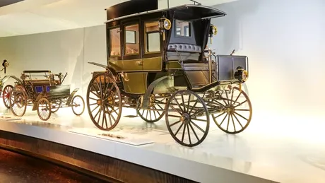 Cum arăta primul autobuz cu motor termic, construit acum 125 de ani?