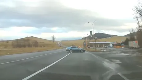 De ce să nu intri cu viteză în curbă? Ca să nu te izbeşti în stâlp, d-aia [VIDEO]