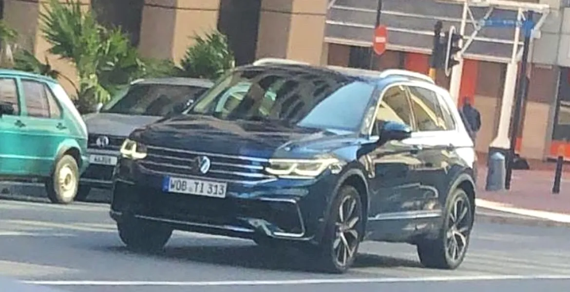 Volkswagen Tiguan facelift a fost surprins fără folie camuflaj înainte de lansare