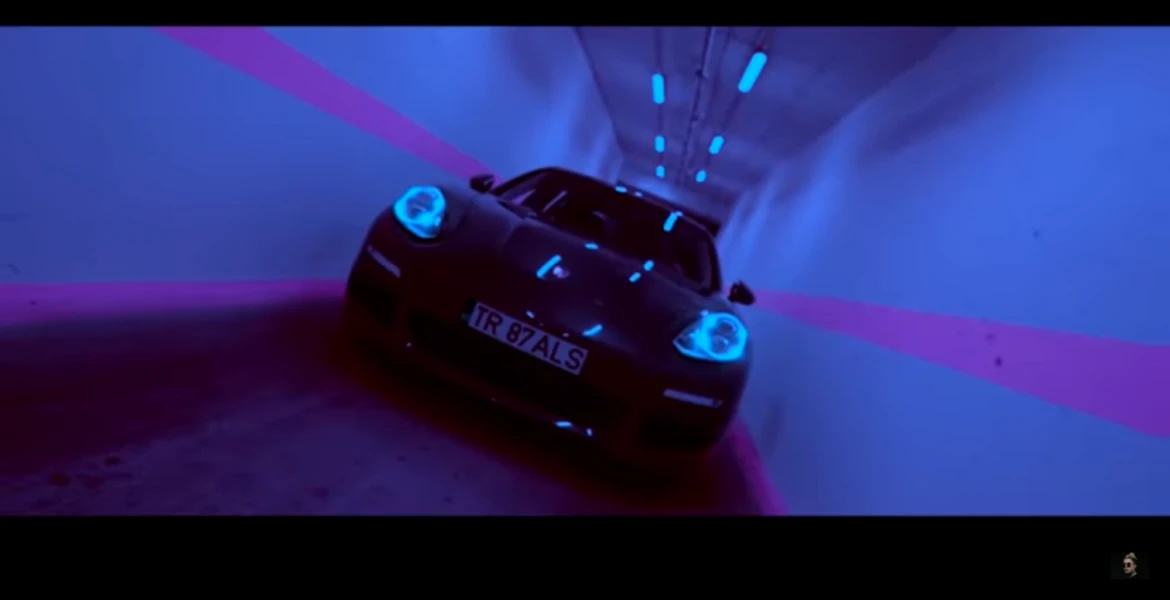 Aşa videoclip, mai rar. Românii au făcut 7 milioane de vizualizări pentru Porsche (video)