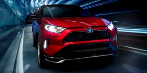 Nu știa că Toyota lui „vorbește” cu firma de asigurări. Acum plătește o poliță de asigurare mai mare