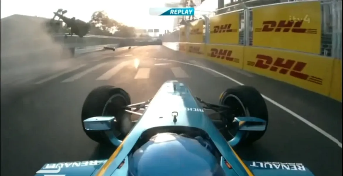 Formula E începe cu un accident spectaculos între Prost şi Heidfeld