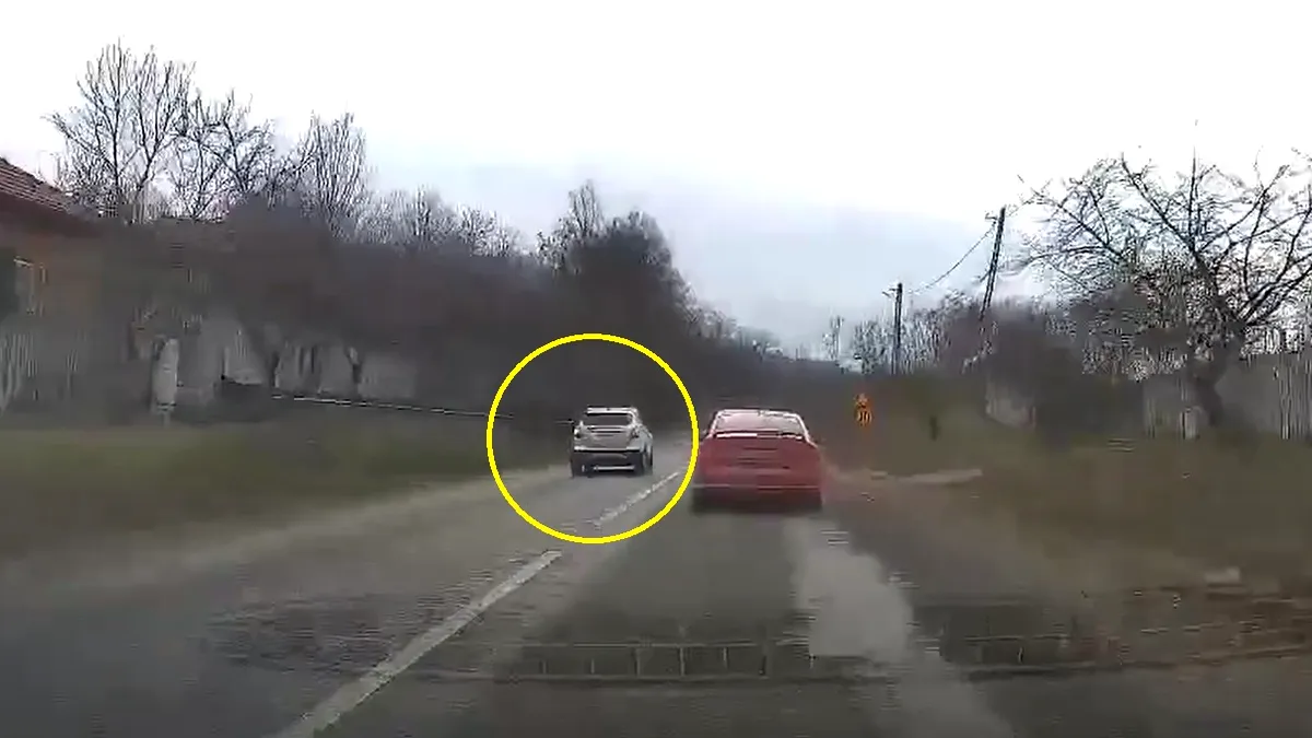 Accident evitat în ultimul moment. Un șofer a făcut o depășire pe linia continuă - VIDEO