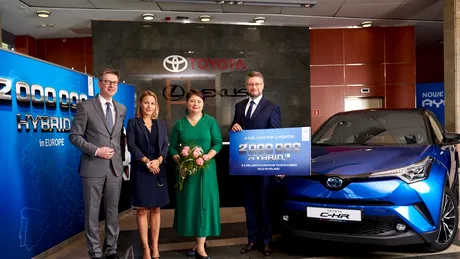 Toyota a vândut 2.000.000 de modele hibride în Europa. Maşina aniversară a ajuns în Polonia