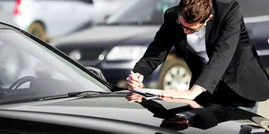 Cum se face radiere auto în 2026, dacă nu vinzi mașina? Actul prin care demonstrezi că ai unde să o depozitezi