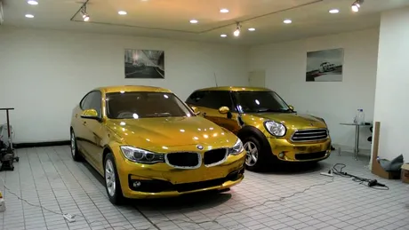 Super-kitsch: aşa arată un garaj plin de maşini BMW şi Mini din... aur