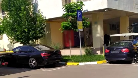 În Mamaia, doi turiști au demontat plăcuțele de înmatriculare ale mașinilor pentru a nu plăti parcarea