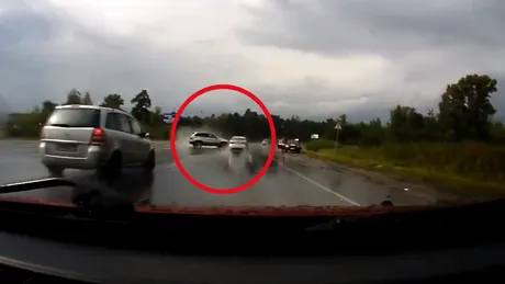 VIDEO: nici măcar SUV-urile nu fac faţă acvaplanării