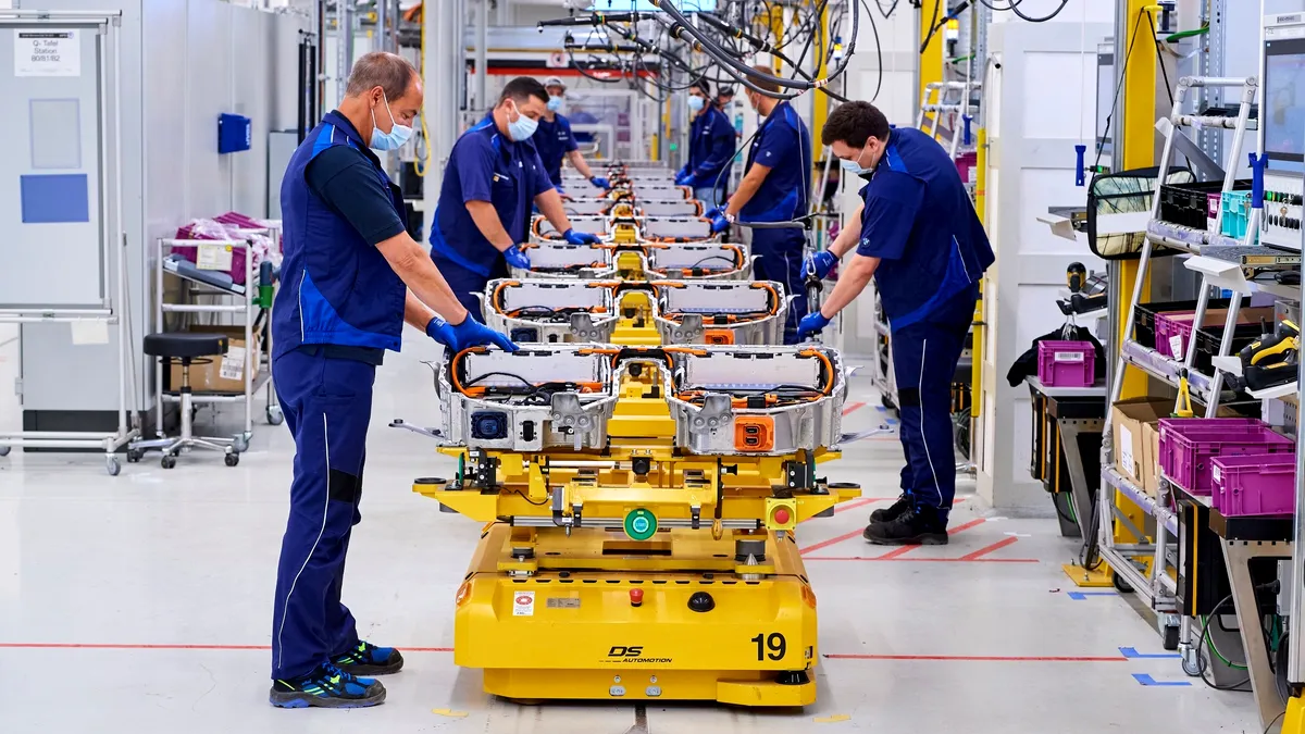 Din 2021 uzina BMW din Regensburg va produce piese pentru automobilele electrificate