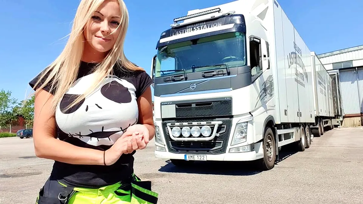 Arată ca o păpușă și conduce un colos Scania. Povestea șoferiței de camion Angelica Larsson