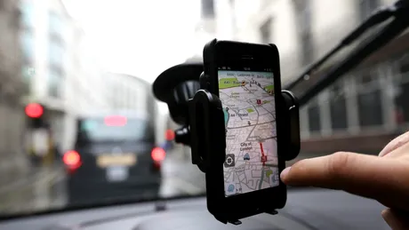 Un șofer a rămas fără permis după ce a încercat să scape de radar folosind Waze-ul