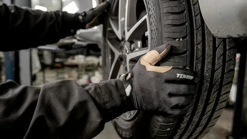 Cât de des ar trebui să verificăm anvelopele mașinilor? Modalități prin care putem realiza verificarea