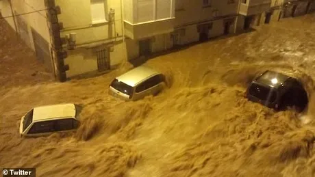 Video | Mașini luate de ape în Spania, în timpul unei inundații majore din Cantabria