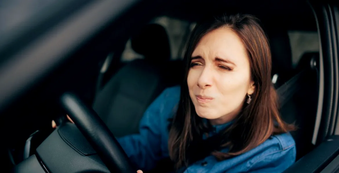 Astigmatismul și condusul: cum îți poate afecta siguranța pe drum și ce soluții ai? (P)