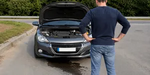 Ai găsit apă sub mașină? Iată care este motivul și în ce situații trebuie să te îngrijorezi