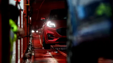Ford a reluat producţia în trei schimburi la uzina din Craiova