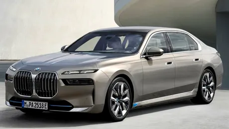 BMW i7 primește o nouă versiune cu mai multă autonomie și cu funcții noi