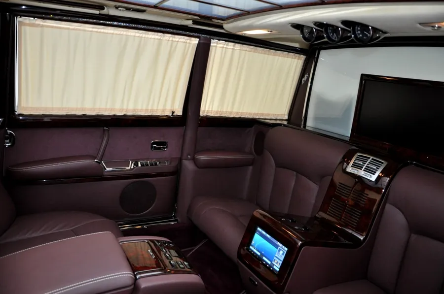 „Mașina dictatorilor”. Cât costă un Mercedes-Benz 600 Pullman Maybach din 1975