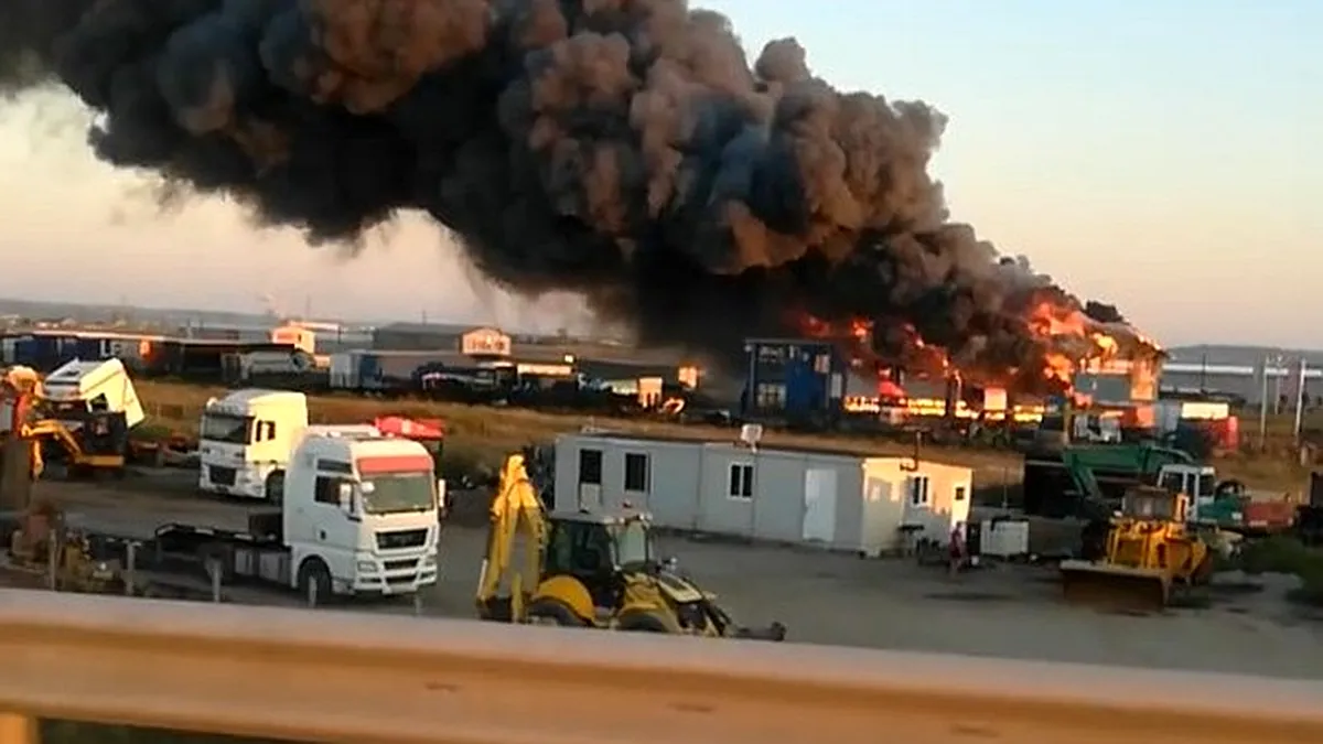 Incendiu violent la un service auto de pe Centura Craiovei - VIDEO