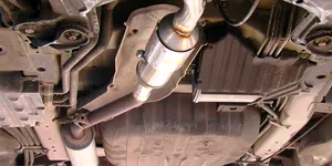 Cum îți dai seama că cineva ți-a furat catalizatorul și ce poți face? Cât costă în 2026 înlocuirea acestuia