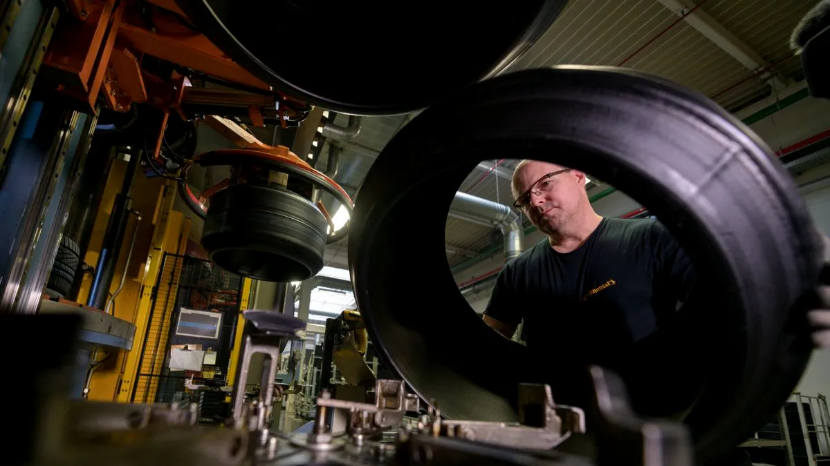 Angajații din industria auto, forțați să se transfere în industria de armament din Germania