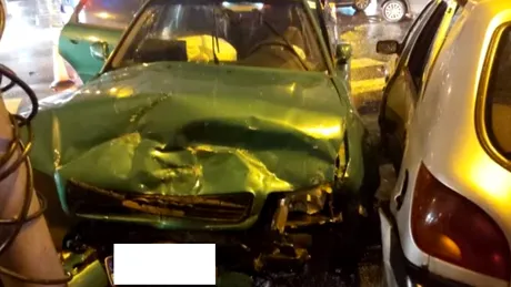 Momentul în care două șoferițe provoacă un accident. Trei mașini au fost avariate - VIDEO