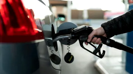 Începe să scadă prețul carburanților: în București un litru de motorină a ajuns la 6,6 lei