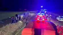 Autocar cu 44 de persoane, implicat într-un accident rutier, între Galați și Vaslui. Un om a murit, 14 au ajuns la spital