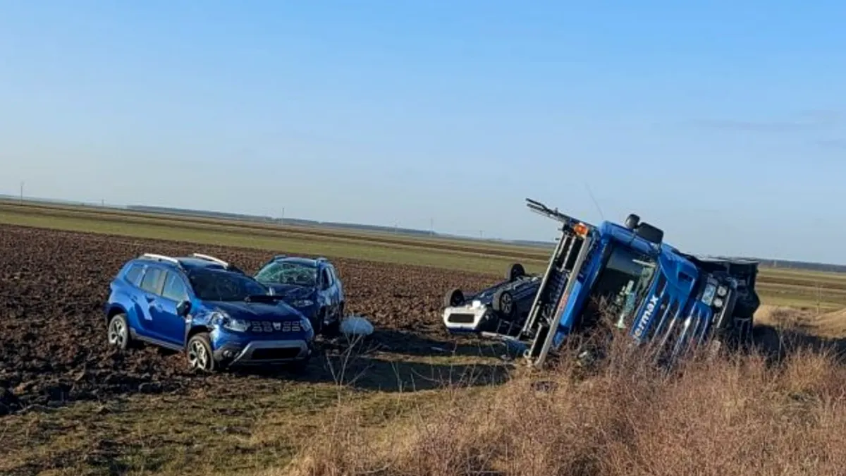 Mai multe mașini Dacia abia ieşite de pe poarta fabricii au fost distruse - FOTO