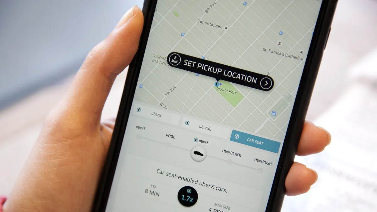 Uber introduce un abonament lunar care evită tariful dinamic