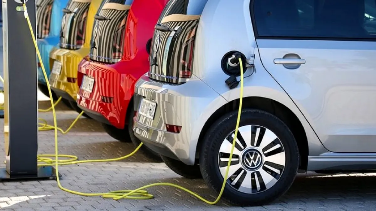 Posesorii de mașini hibrid și electrice vor avea noi obligații începând din anul 2023