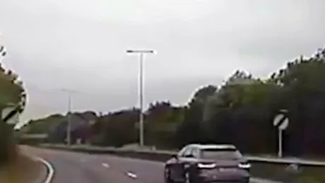 Diesel Power! Un Audi A6 a trecut cu 241 de km/h pe lângă mașina poliției - VIDEO