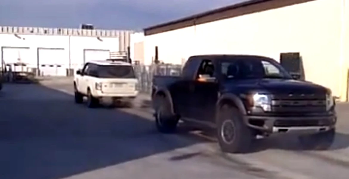 VIDEO: Care e mai puternic: Range Rover sau Ford Raptor?