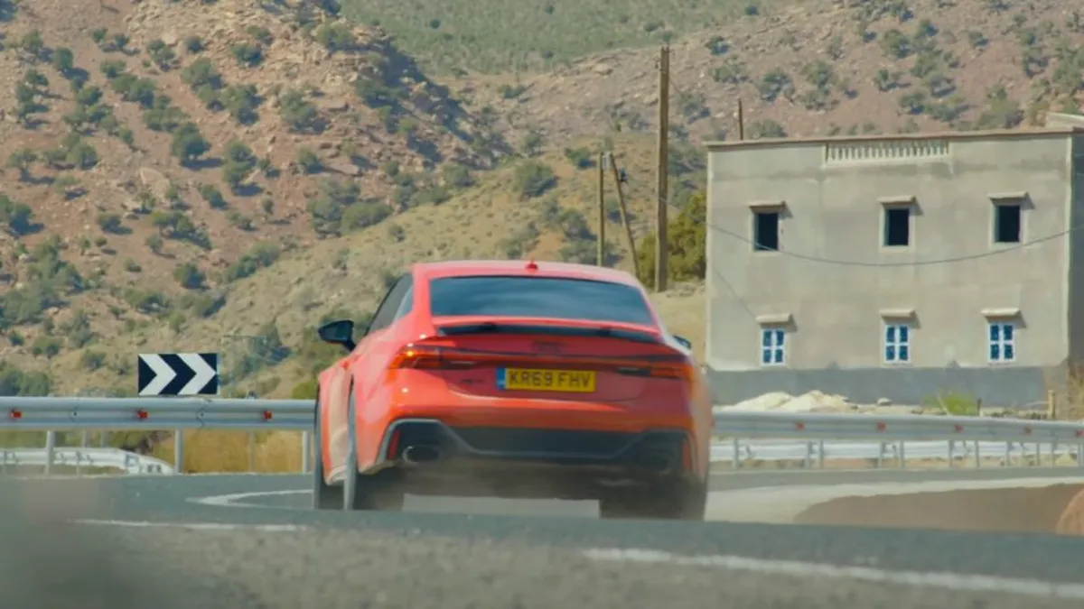 Cât poți merge cu mașina după ce se aprinde martorul de combustibil? Test cu un Audi RS7