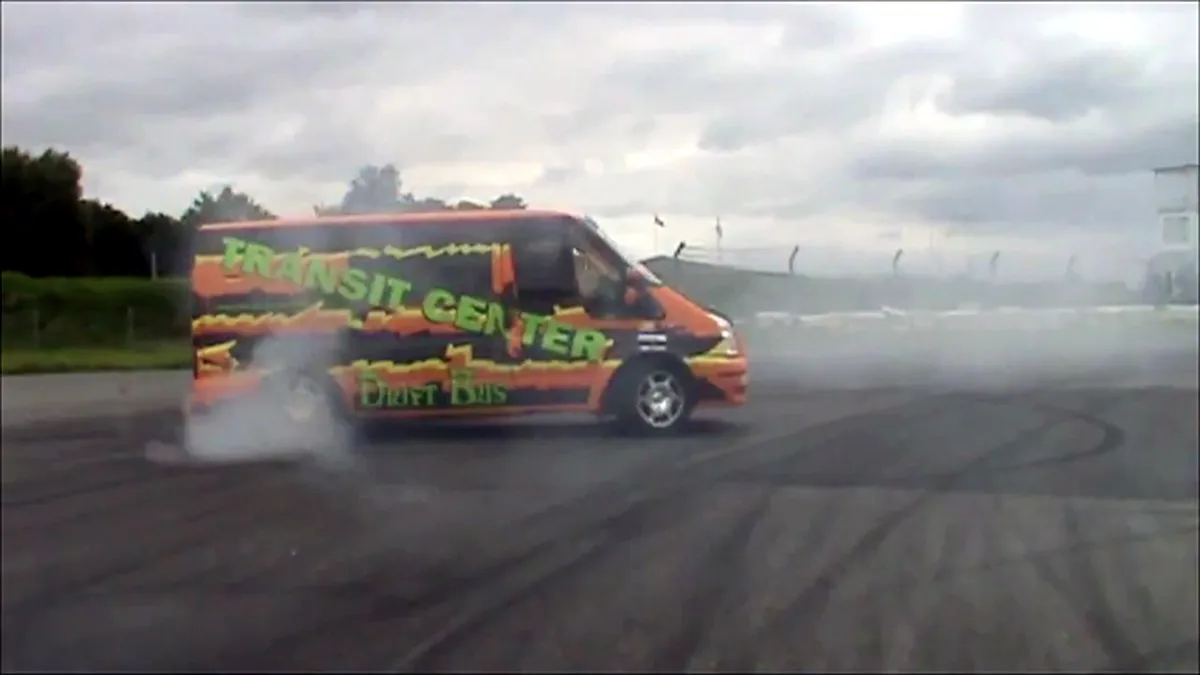 VIDEO: Ford Transit pregătit pentru campionatul de drift