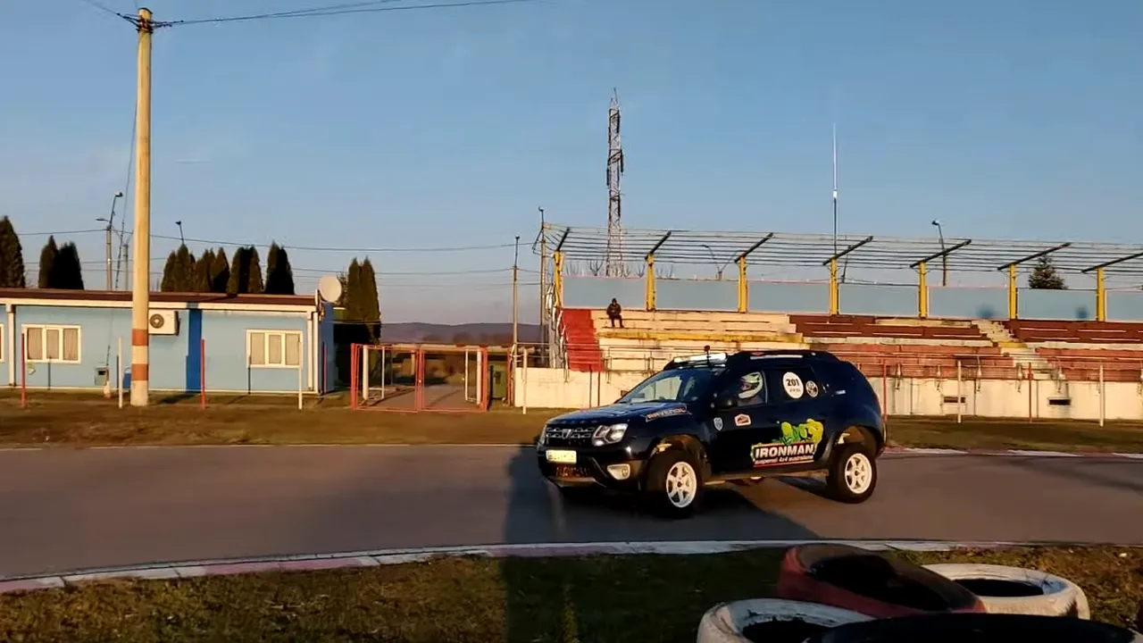 Dacia Duster pe circuit 8 